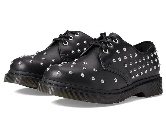 https://images.styletyx.com/images/1461-stud-wanama-dr-martens-3171652_1.webp