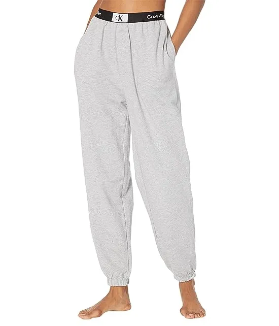 https://images.styletyx.com/images/1996-lounge-joggers-calvin-klein-13170274_1.webp