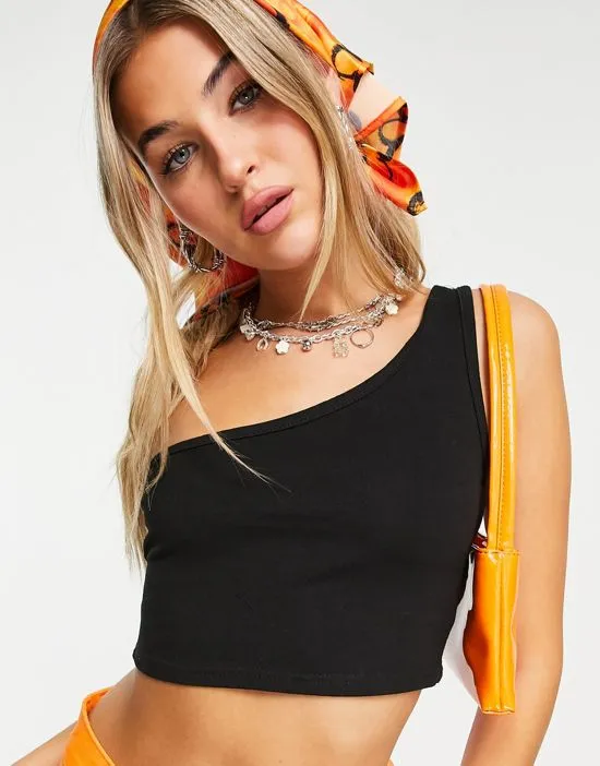 https://images.styletyx.com/images/2-pack-asymmetric-crop-top-in-black-and-white-daisy-street-1773035_4.webp