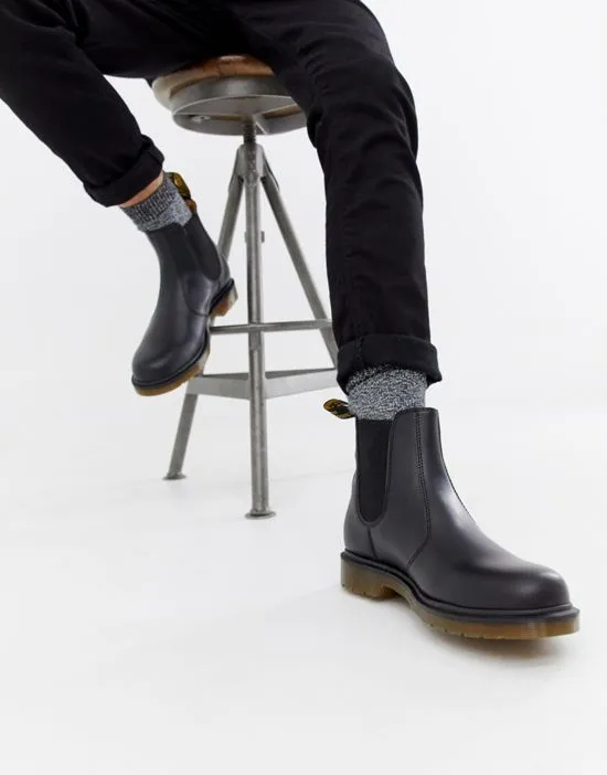 https://images.styletyx.com/images/2976-chelsea-boots-in-all-black-dr-martens-3275509_1.webp
