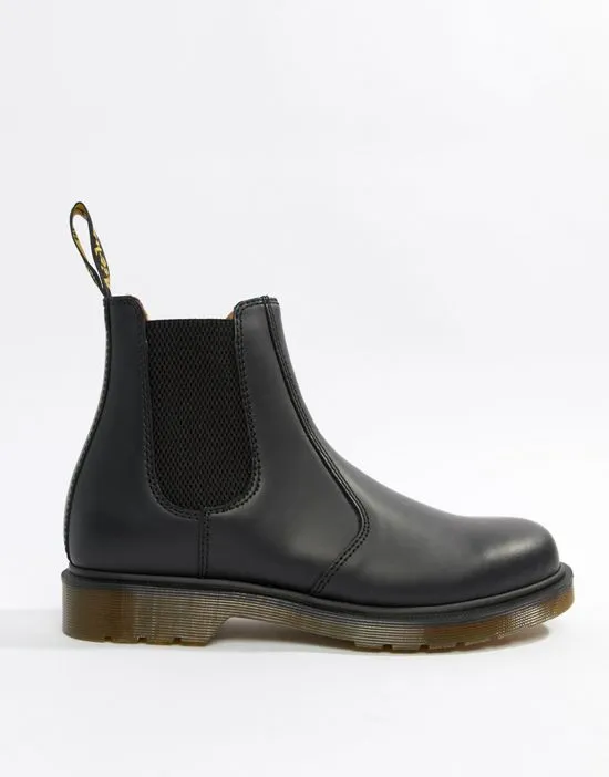 https://images.styletyx.com/images/2976-chelsea-boots-in-all-black-dr-martens-3275509_4.webp