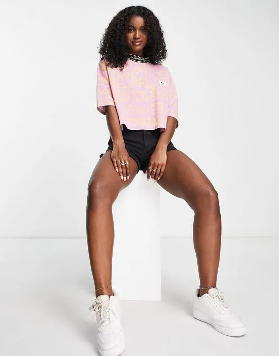 https://images.styletyx.com/images/90-s-floral-cropped-t-shirt-in-pink-exclusive-at-asos-quiksilver-2479835_2.webp