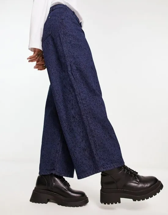 https://images.styletyx.com/images/abigail-paisley-print-high-waist-wide-leg-jeans-in-blue-bolongaro-trevor-441745708_3.webp