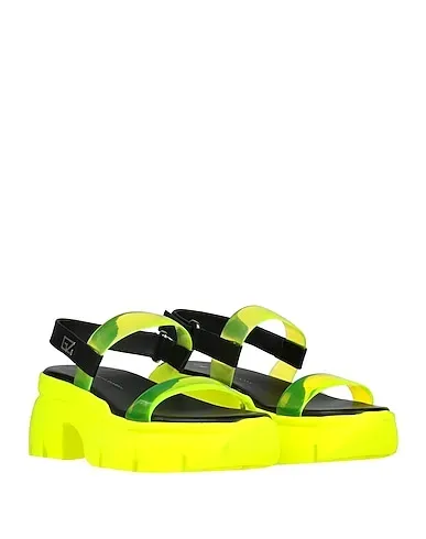 https://images.styletyx.com/images/acid-green-leather-sandals-giuseppe-zanotti-3302021_2.webp