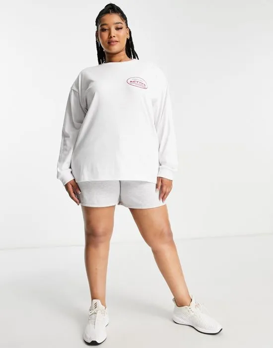 https://images.styletyx.com/images/active-plus-back-print-long-sleeve-t-shirt-in-white-daisy-street-2828289_3.webp