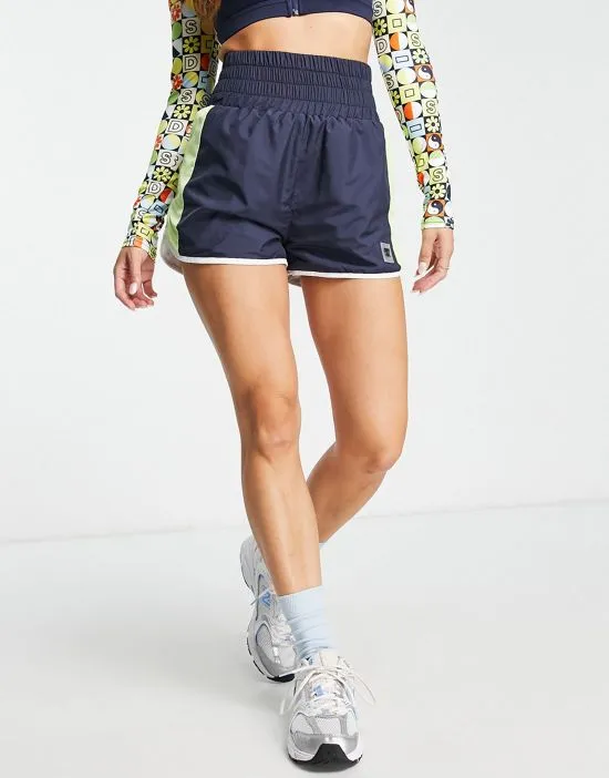 https://images.styletyx.com/images/active-ruched-waistband-shorts-in-black-daisy-street-3118682_3.webp