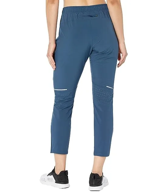 https://images.styletyx.com/images/aero-woven-joggers-2xu-13167495_2.webp