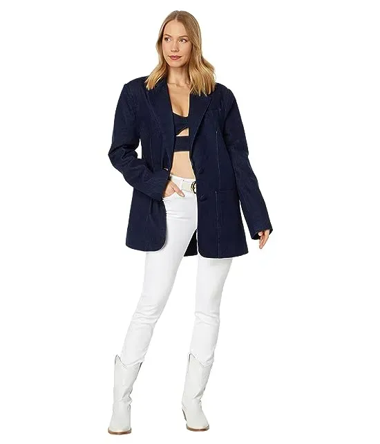 https://images.styletyx.com/images/agnes-oversized-blazer-in-raw-rinse-afrm-12998087_4.webp
