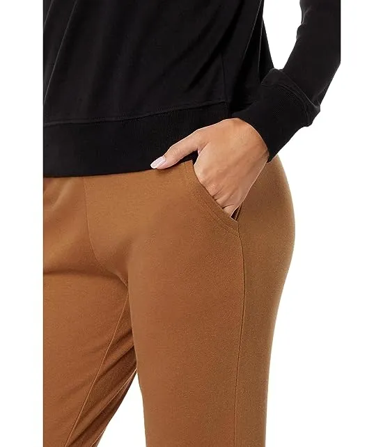 https://images.styletyx.com/images/airplane-jogger-in-organic-cotton-interlock-pact-1844990793_3.webp