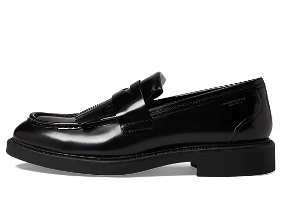 https://images.styletyx.com/images/alex-polished-leather-loafer-with-fringe-vagabond-shoemakers-540653723_4.webp