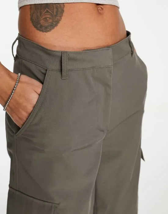 https://images.styletyx.com/images/arwen-smart-longline-cargo-shorts-in-gray-weekday-874088448_3.webp