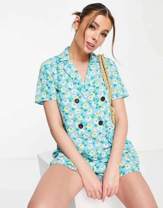 https://images.styletyx.com/images/asos-design-bubble-crepe-double-breasted-smock-romper-in-blue-daisy-asos-design-2265101_3.webp
