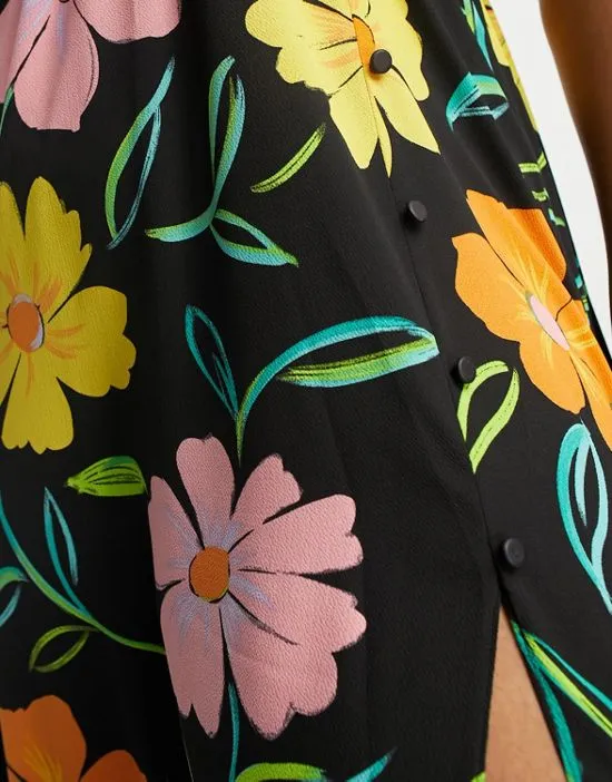 https://images.styletyx.com/images/asos-design-curve-wrap-bodice-button-up-skirt-with-pep-hem-midi-dress-in-black-large-floral-asos-design-13177101_4.webp