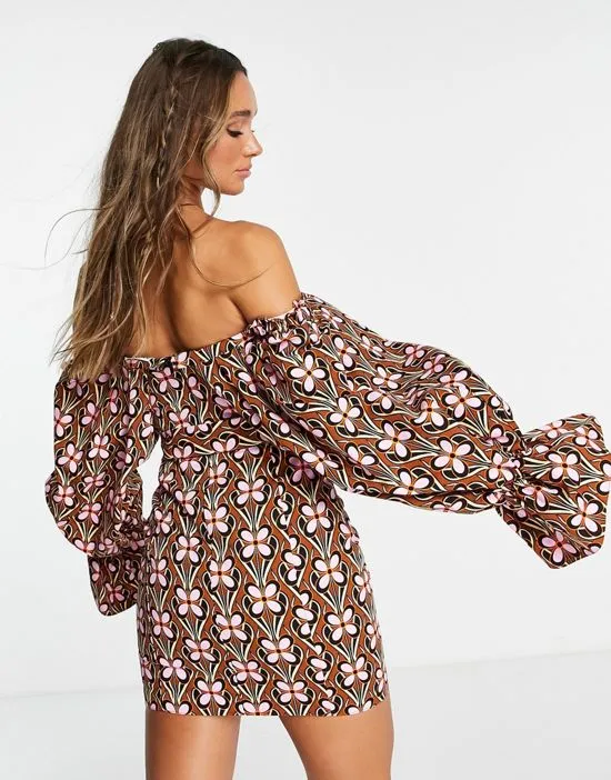 https://images.styletyx.com/images/asos-luxe-extreme-sleeve-belted-mini-dress-in-retro-floral-print-asos-design-2967575_2.webp