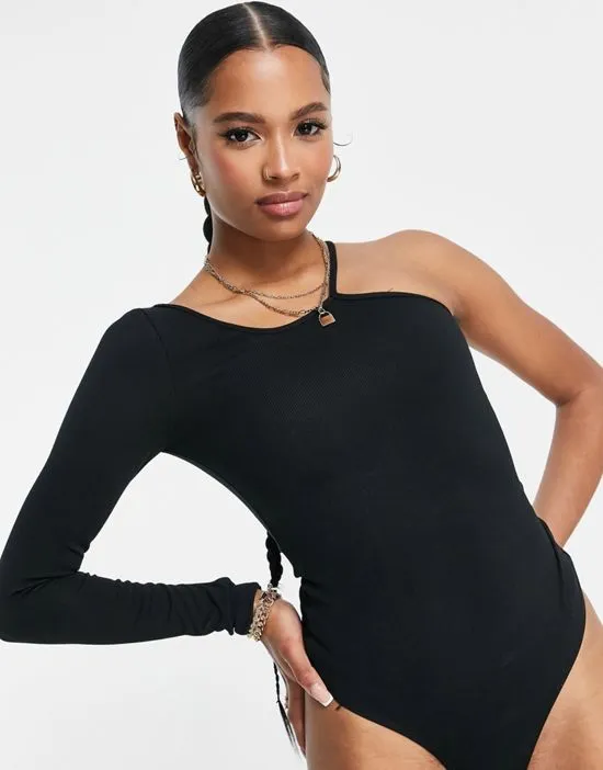 https://images.styletyx.com/images/asymetric-bodysuit-in-black-topshop-2786623_4.webp