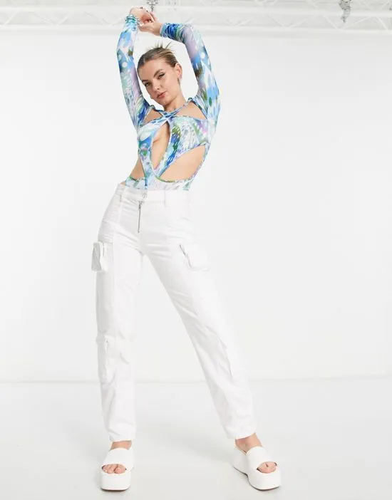 https://images.styletyx.com/images/asyou-cross-cut-out-bodysuit-in-print-asyou-1886143_4.webp