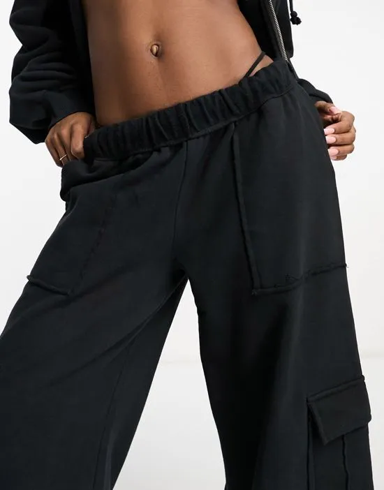 https://images.styletyx.com/images/asyou-wide-leg-cargo-sweatpants-in-washed-black-part-of-a-set-asyou-119347759_2.webp