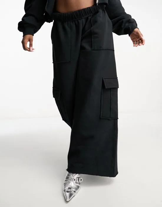 https://images.styletyx.com/images/asyou-wide-leg-cargo-sweatpants-in-washed-black-part-of-a-set-asyou-119347759_4.webp