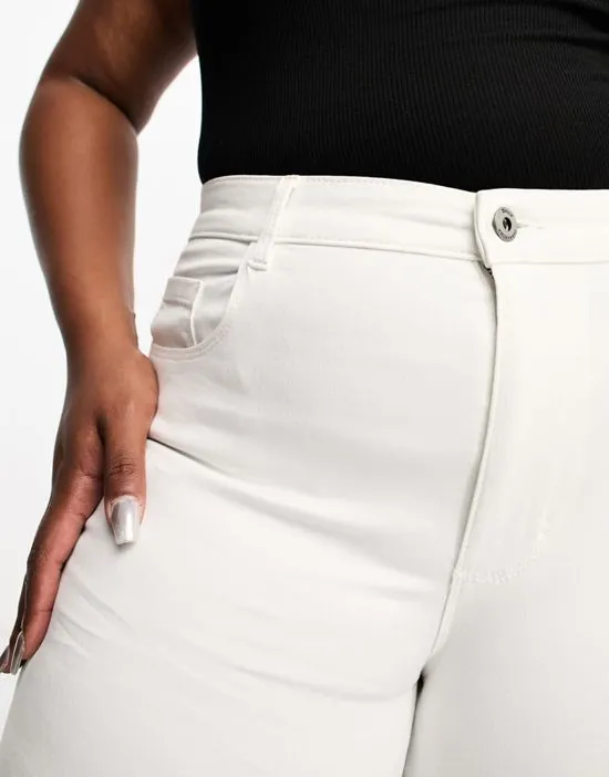 https://images.styletyx.com/images/augusta-skinny-jeans-in-white-only-curve-13454960_4.webp