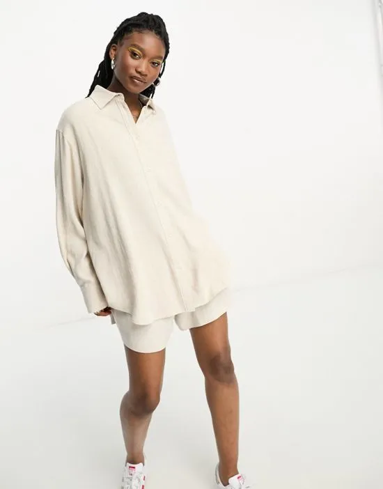 https://images.styletyx.com/images/ava-linen-mix-shorts-in-off-white-weekday-216842576_3.webp