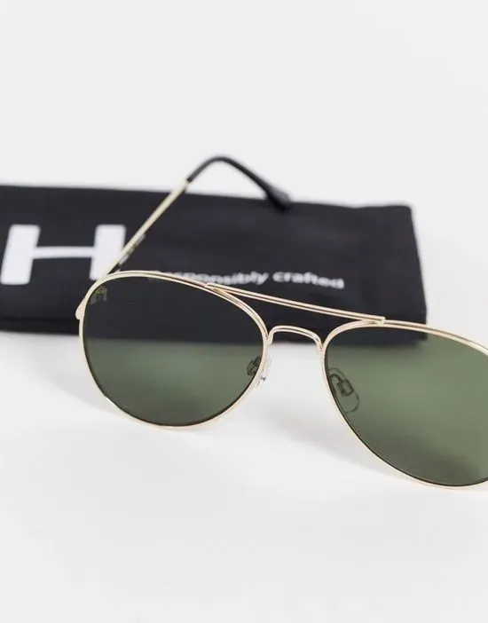 https://images.styletyx.com/images/aviator-sunglasses-in-gold-selected-homme-2590975_4.webp