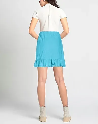 https://images.styletyx.com/images/azure-plain-weave-mini-skirt-soallure-3090369_3.webp