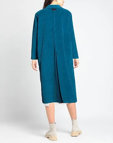 https://images.styletyx.com/images/azure-velvet-coat-now-1222855096_3.webp