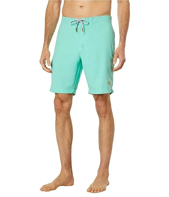 https://images.styletyx.com/images/baja-harbor-tommy-bahama-2235623_1.webp