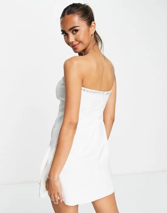 https://images.styletyx.com/images/band-of-stars-premium-bandeau-mini-dress-with-heart-applique-in-white-band-of-stars-2764661_3.webp