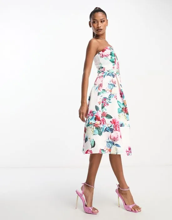 https://images.styletyx.com/images/bandeau-midi-skater-dress-in-white-floral-lipsy-13237221_2.webp