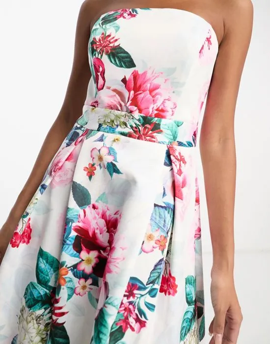 https://images.styletyx.com/images/bandeau-midi-skater-dress-in-white-floral-lipsy-13237221_3.webp