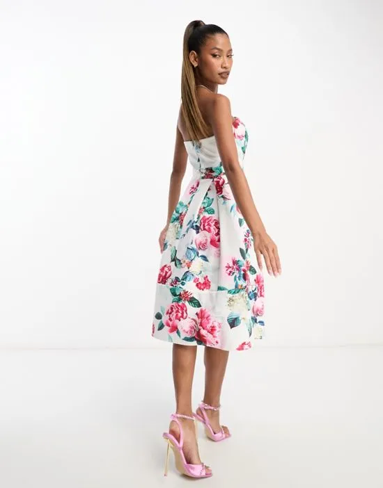 https://images.styletyx.com/images/bandeau-midi-skater-dress-in-white-floral-lipsy-13237221_4.webp