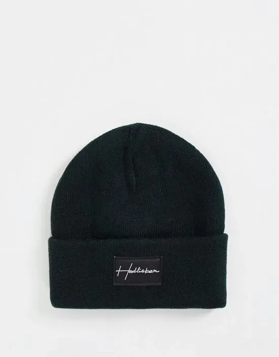 https://images.styletyx.com/images/beanie-in-black-with-box-logo-hollister-13354738_1.webp