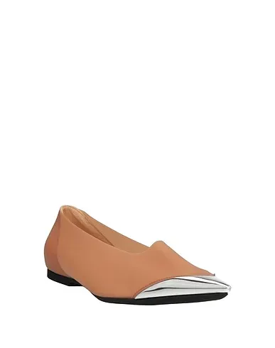 https://images.styletyx.com/images/beige-ballet-flats-n21-1279937_2.webp