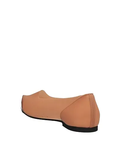 https://images.styletyx.com/images/beige-ballet-flats-n21-1279937_3.webp