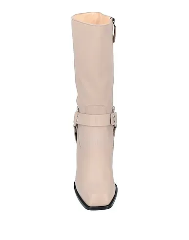 https://images.styletyx.com/images/beige-boots-altuzarra-1287047_4.webp