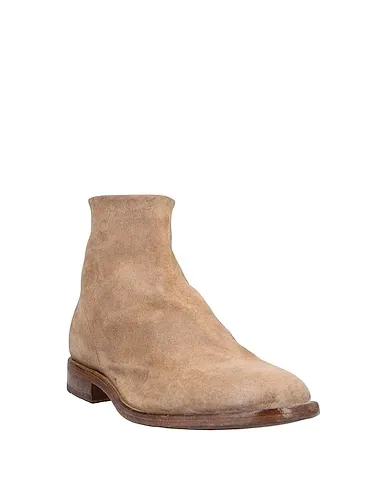 https://images.styletyx.com/images/beige-boots-moma-1225462158_2.webp