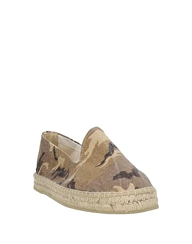 https://images.styletyx.com/images/beige-canvas-espadrilles-oas-2943789_2.webp