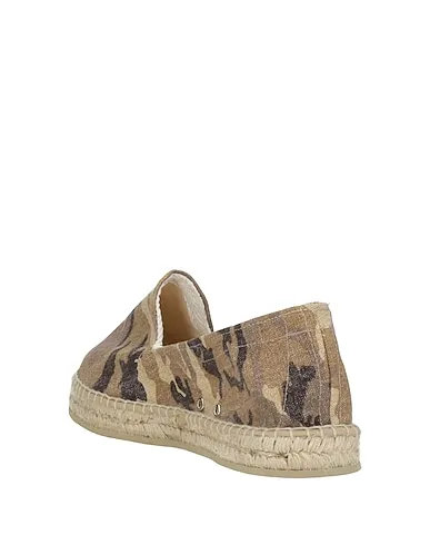 https://images.styletyx.com/images/beige-canvas-espadrilles-oas-2943789_3.webp
