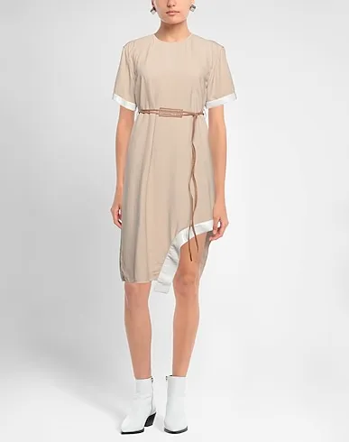 https://images.styletyx.com/images/beige-cotton-twill-midi-dress-victoria-beckham-1427703_3.webp