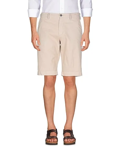 https://images.styletyx.com/images/beige-cotton-twill-shorts-bermuda-40weft-1536639721_2.webp