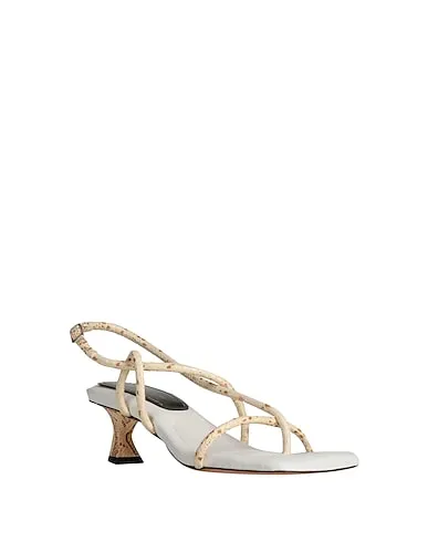 https://images.styletyx.com/images/beige-flip-flops-proenza-schouler-13363813_2.webp