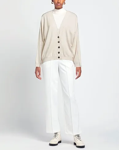 https://images.styletyx.com/images/beige-knitted-cardigan-brunello-cucinelli-1004382879_2.webp