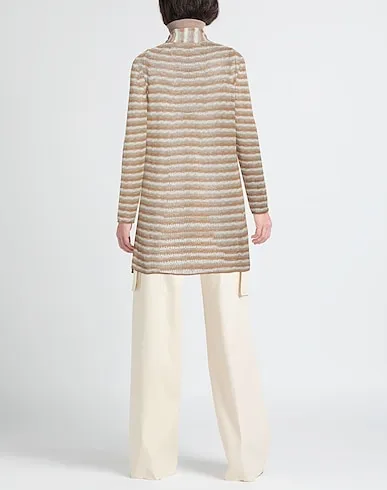 https://images.styletyx.com/images/beige-knitted-cardigan-fabrizio-del-carlo-1909485990_3.webp
