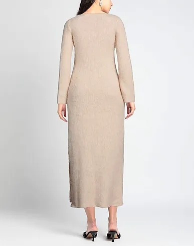 https://images.styletyx.com/images/beige-knitted-long-dress-alanui-13392729_3.webp