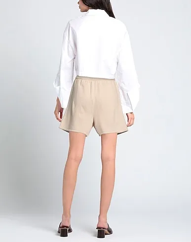 https://images.styletyx.com/images/beige-knitted-shorts-bermuda-nocold-1006697363_3.webp