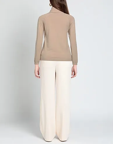 https://images.styletyx.com/images/beige-knitted-turtleneck-kate-by-laltramoda-14351818_3.webp