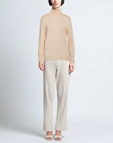 https://images.styletyx.com/images/beige-knitted-turtleneck-ma-ry-ya-1224896697_2.webp