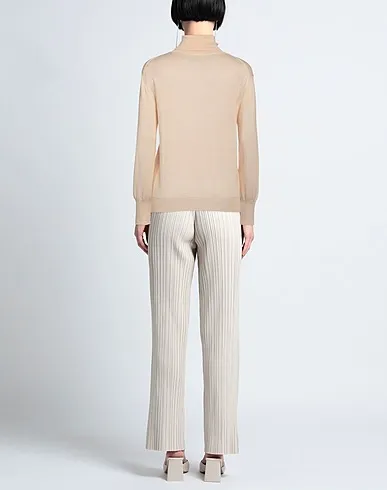 https://images.styletyx.com/images/beige-knitted-turtleneck-ma-ry-ya-1224896697_3.webp