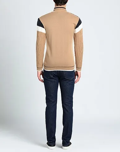 https://images.styletyx.com/images/beige-knitted-turtleneck-roberto-p-luxury-68010476_3.webp